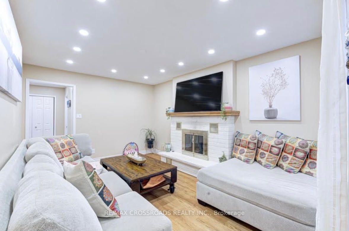Photo 21 of 11 Murkar Crescent, Whitby, Blue Grass Meadows — HOMEH