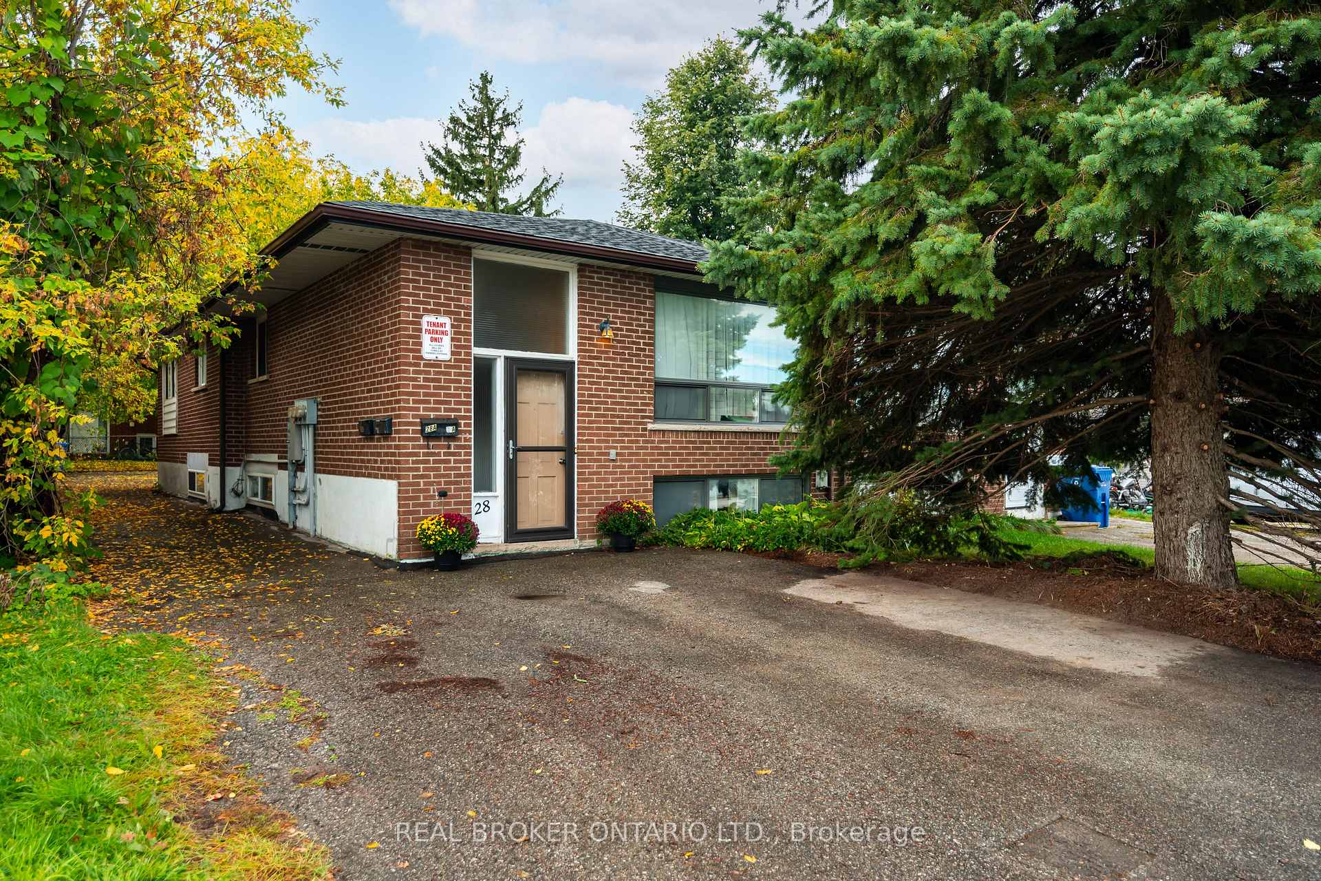Photo 1 of 28 Hillside Drive, Orangeville — HOMEH