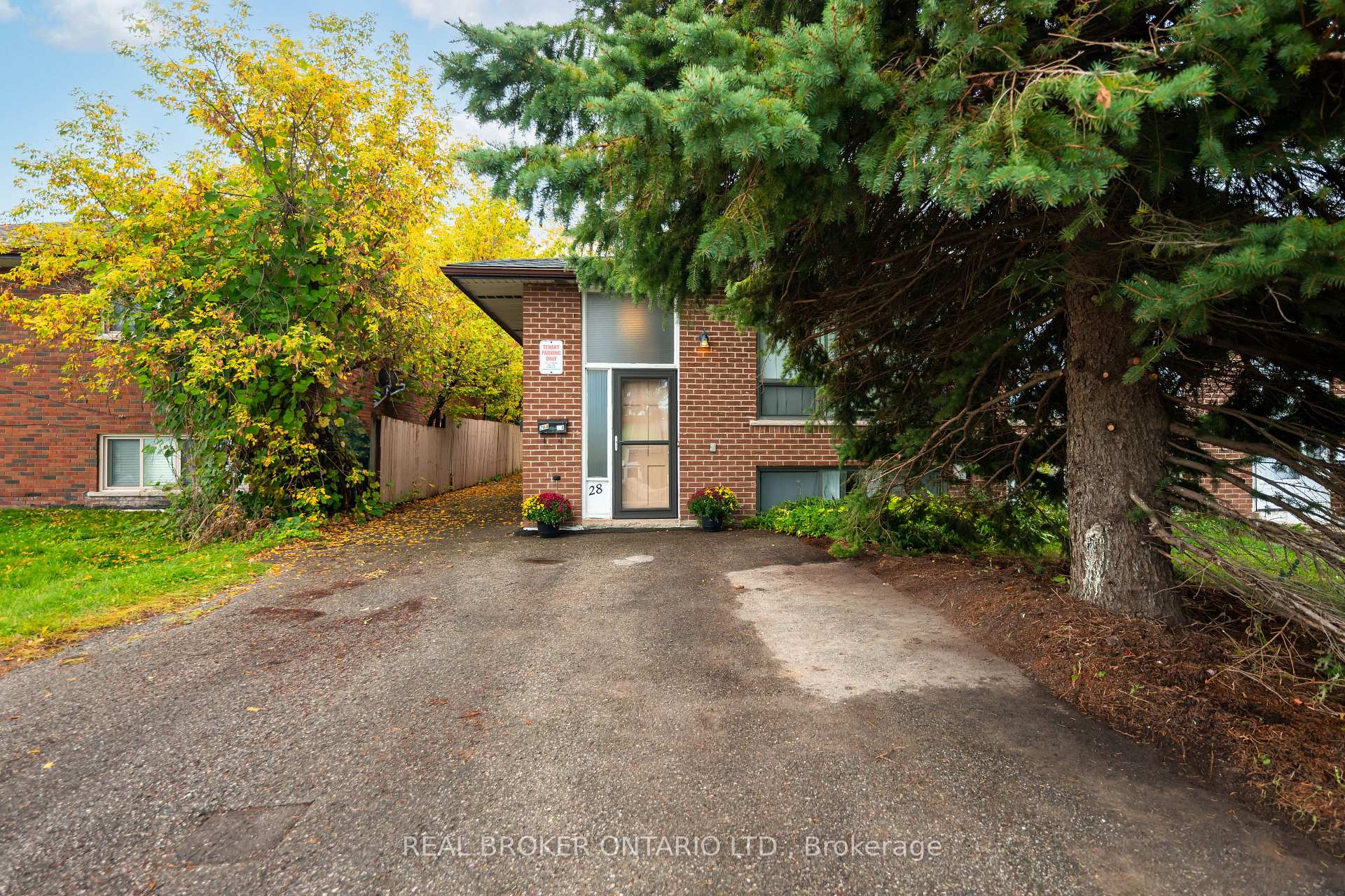 Photo 2 of 28 Hillside Drive, Orangeville — HOMEH