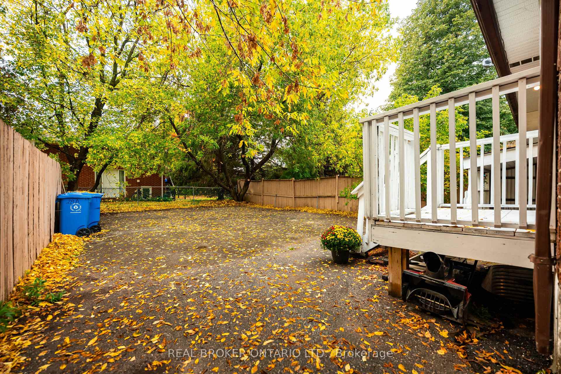 Photo 4 of 28 Hillside Drive, Orangeville — HOMEH
