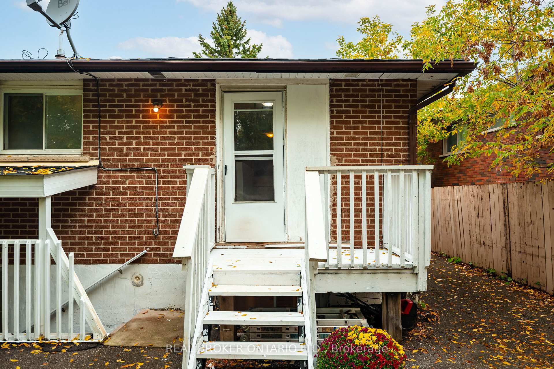 Photo 8 of 28 Hillside Drive, Orangeville — HOMEH