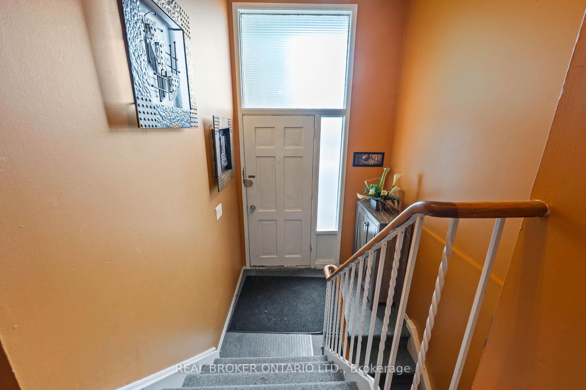 Photo 9 of 28 Hillside Drive, Orangeville — HOMEH