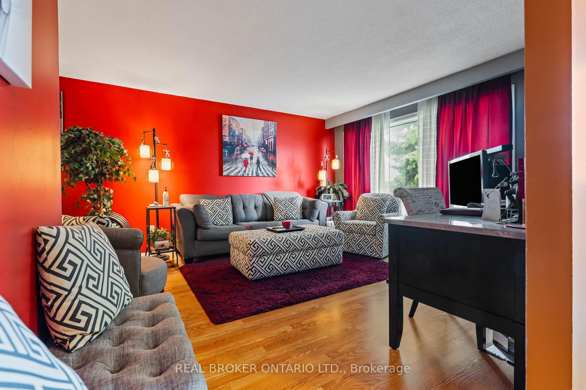 Photo 10 of 28 Hillside Drive, Orangeville — HOMEH