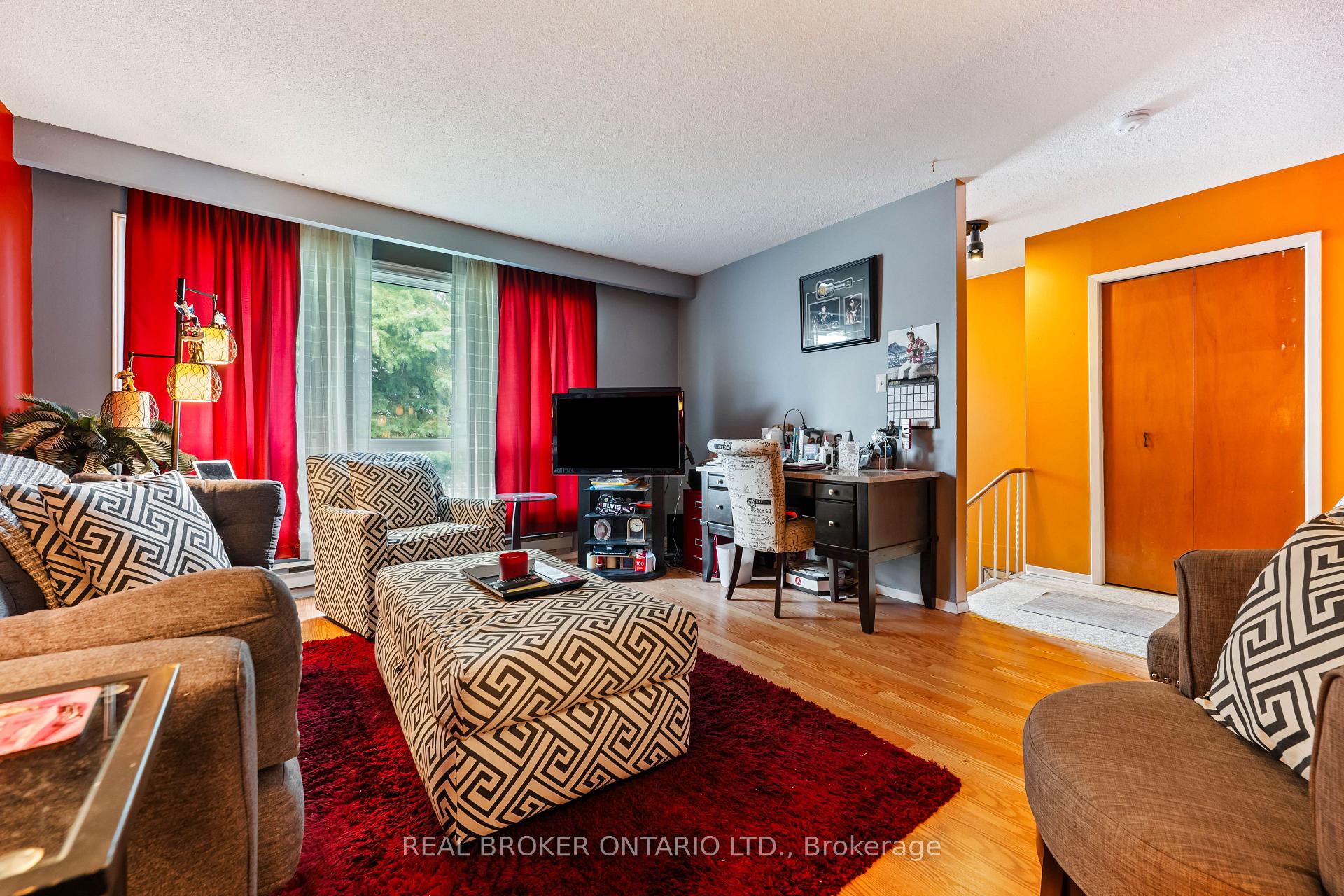 Photo 13 of 28 Hillside Drive, Orangeville — HOMEH