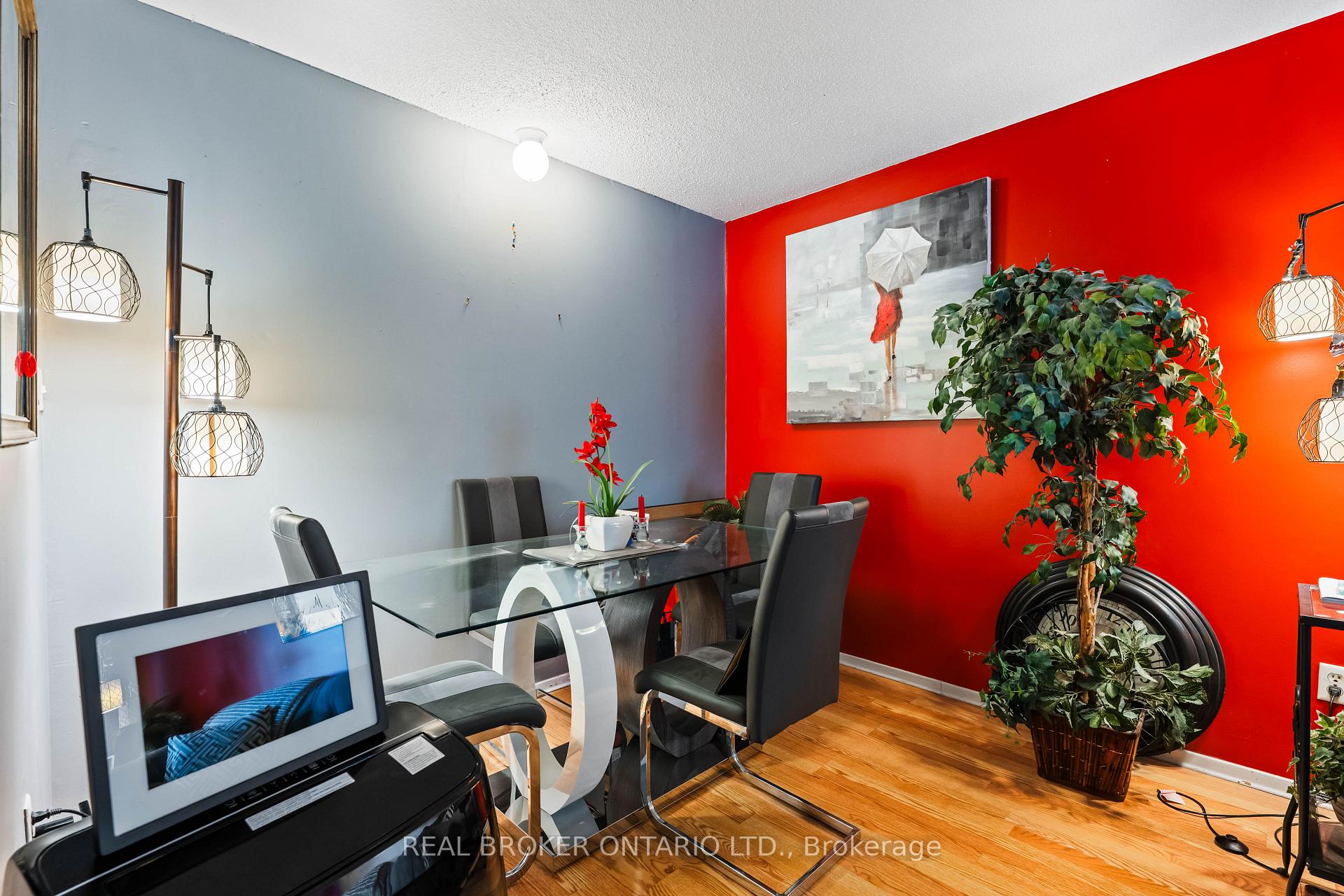Photo 15 of 28 Hillside Drive, Orangeville — HOMEH