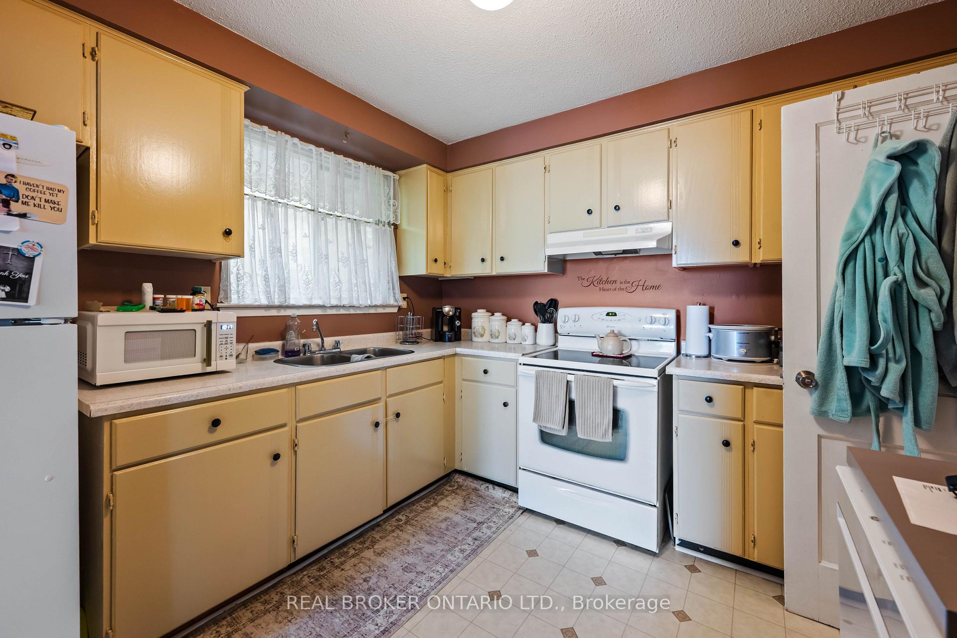 Photo 17 of 28 Hillside Drive, Orangeville — HOMEH