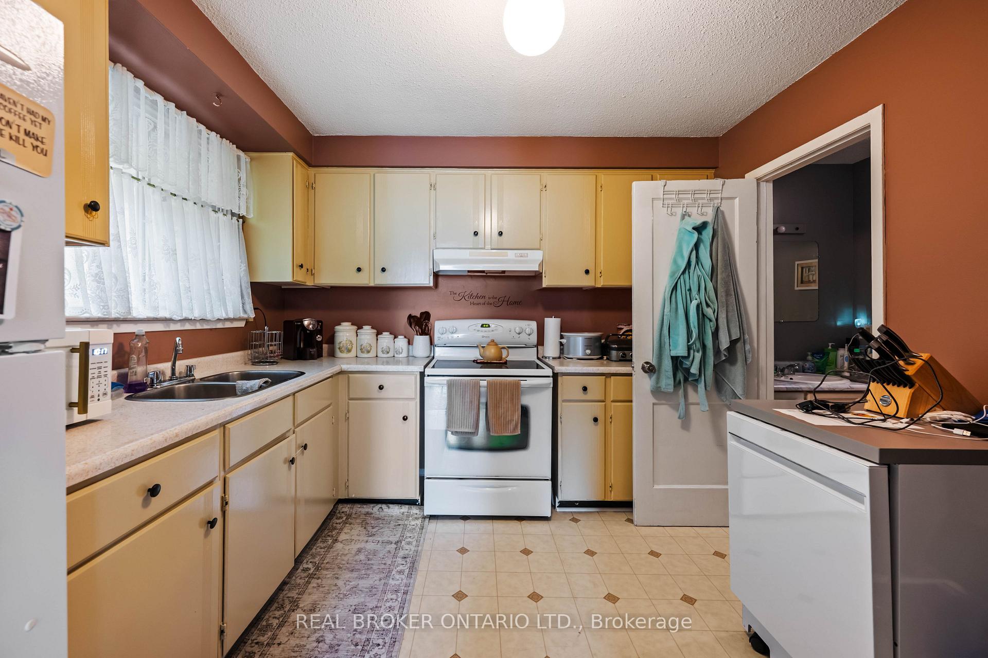 Photo 16 of 28 Hillside Drive, Orangeville — HOMEH