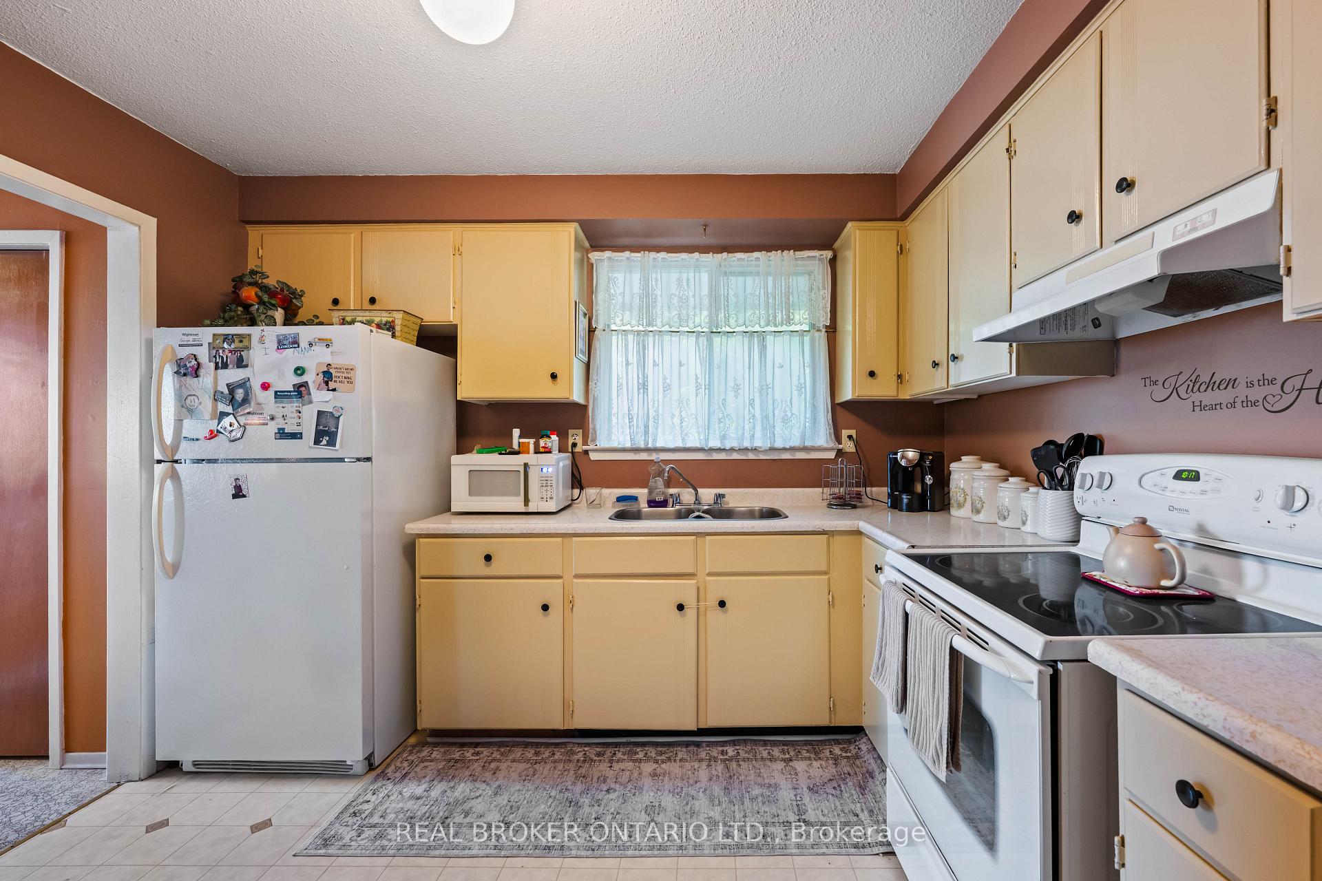 Photo 18 of 28 Hillside Drive, Orangeville — HOMEH
