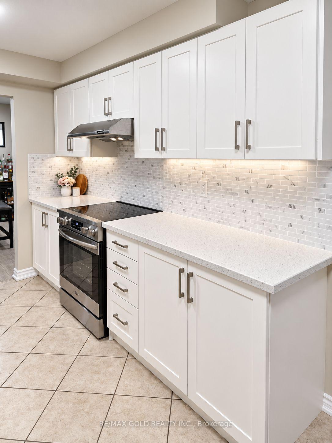 Photo 3 of 97 Banting Crescent, Brampton, Fletcher's West — HOMEH