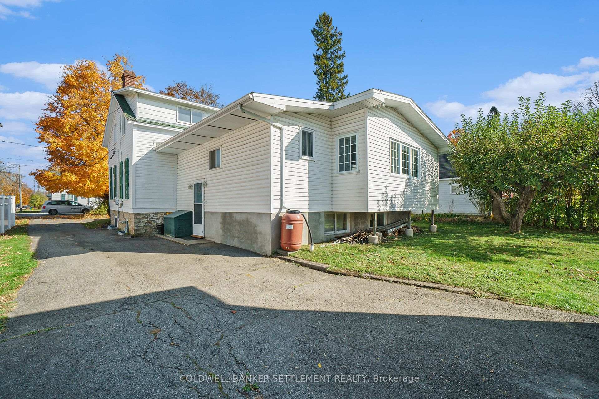 Photo 40 of 68 Wilson Street W, Perth, Perth — HOMEH
