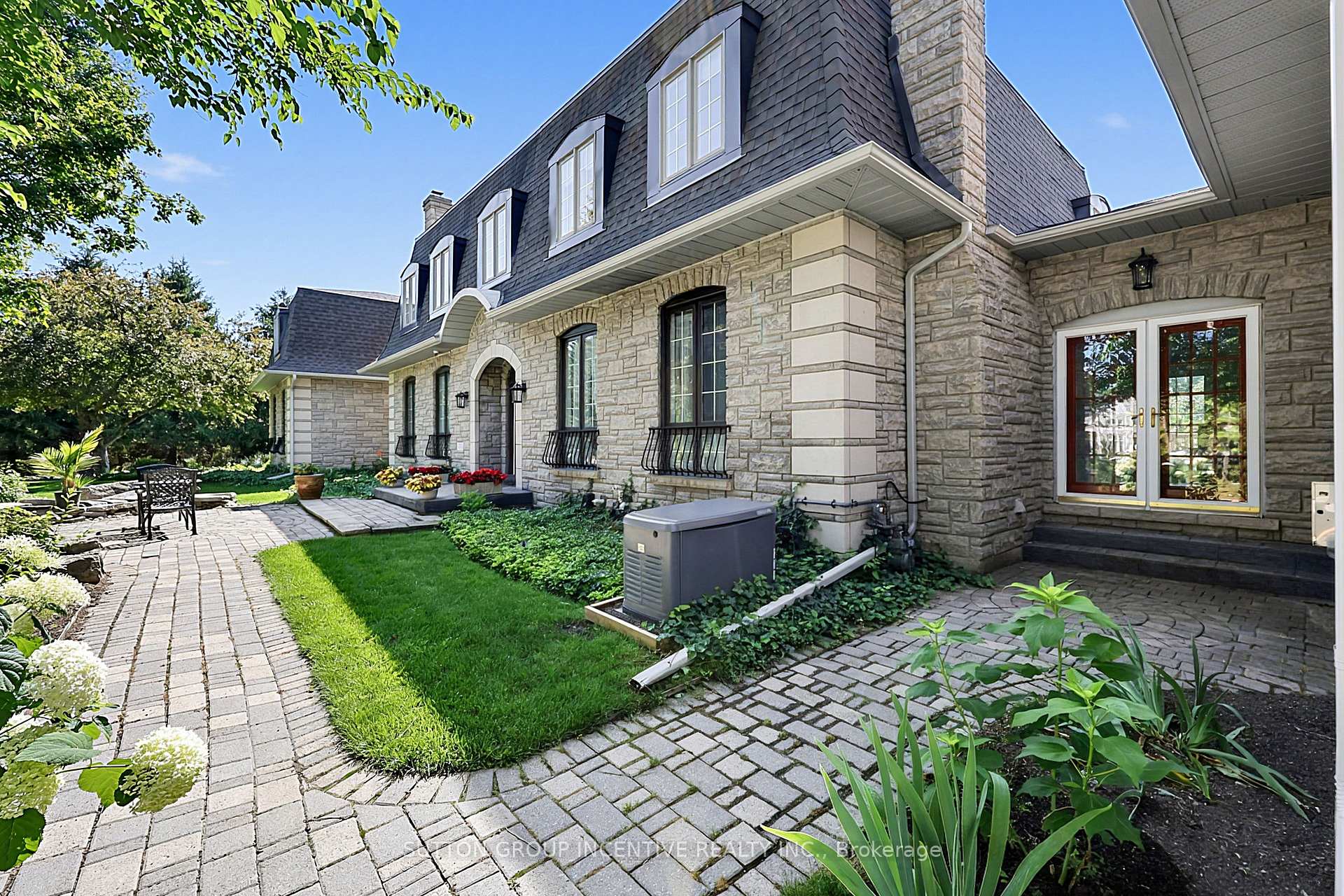 Photo 5 of 25 Bovair Trail, Aurora, Bayview Southeast — HOMEH