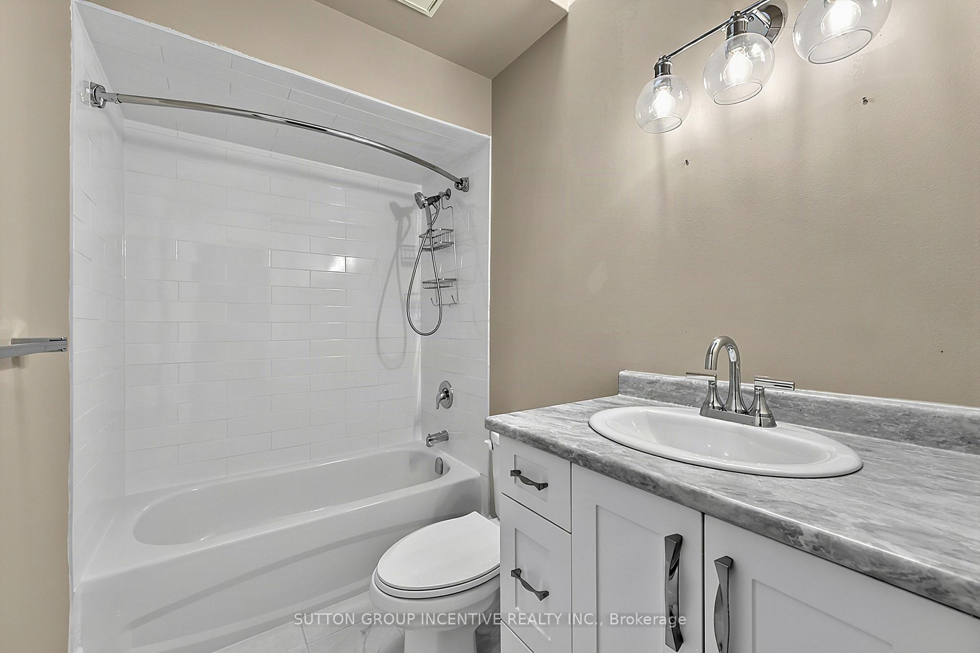 Photo 32 of 25 Bovair Trail, Aurora, Bayview Southeast — HOMEH