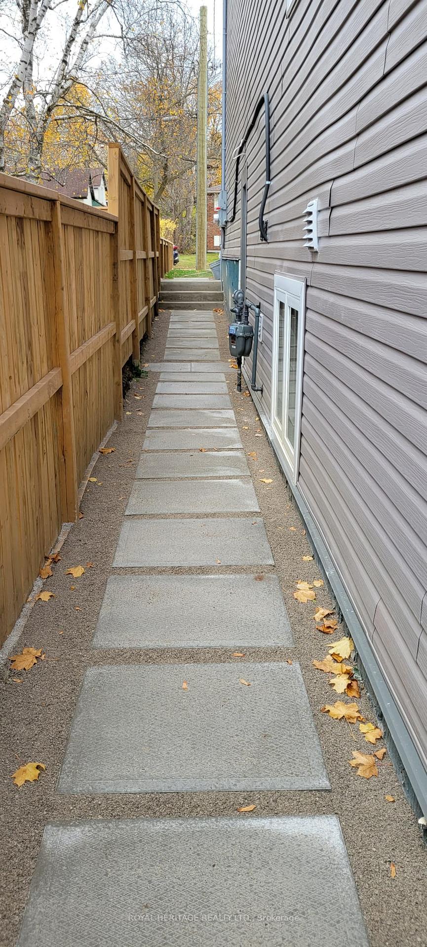 Photo 2 of 97 Sophia Street W, Barrie, Queen's Park — HOMEH
