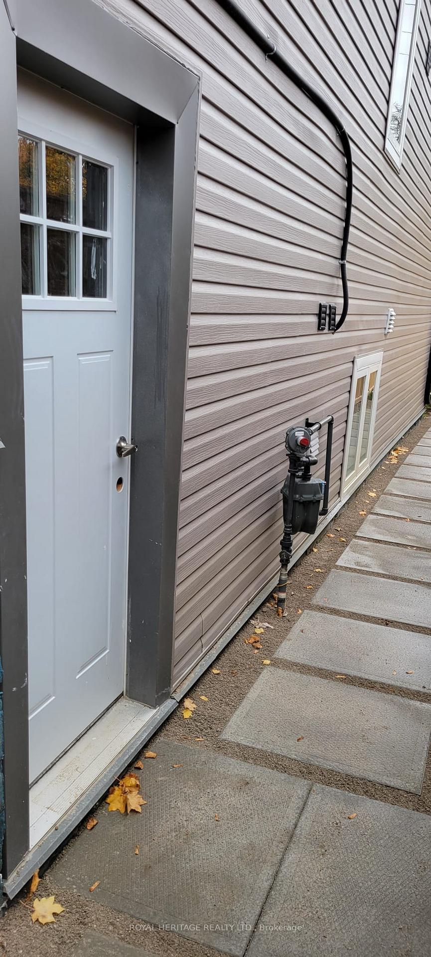 Photo 3 of 97 Sophia Street W, Barrie, Queen's Park — HOMEH