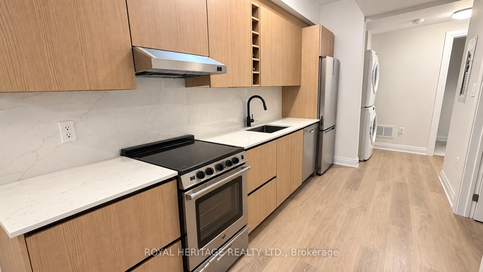 Photo 5 of 97 Sophia Street W, Barrie, Queen's Park — HOMEH