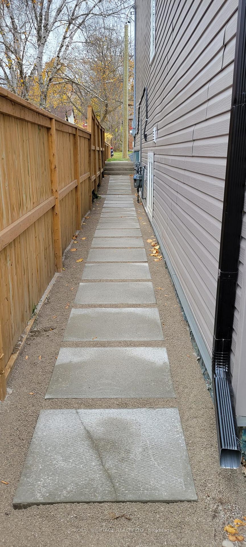 Photo 11 of 97 Sophia Street W, Barrie, Queen's Park — HOMEH