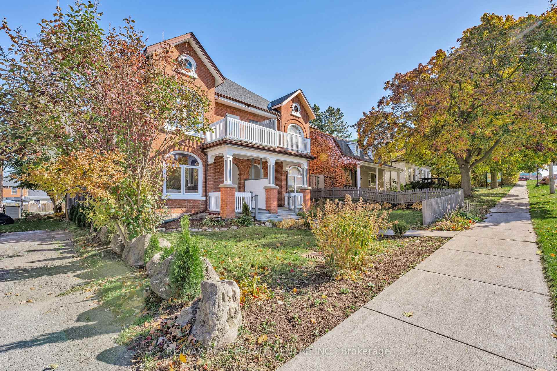 Photo 2 of 17 First Street, Orangeville — HOMEH