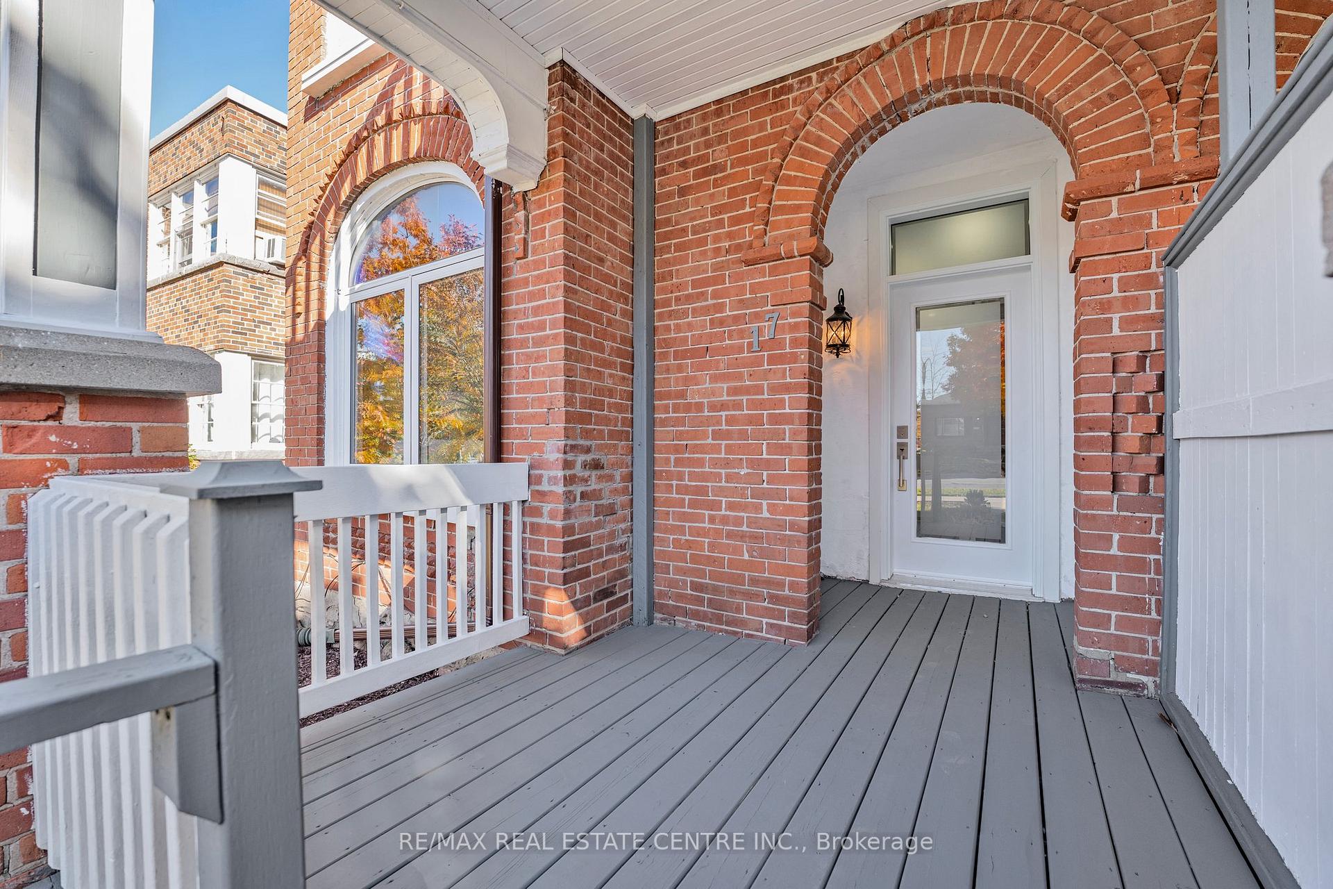 Photo 3 of 17 First Street, Orangeville — HOMEH