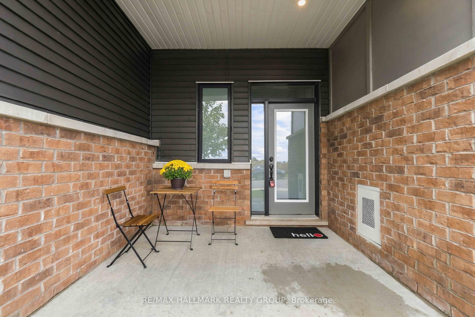 Photo 2 of 522 Culdaff Road, Ottawa, Stittsville (North) — HOMEH