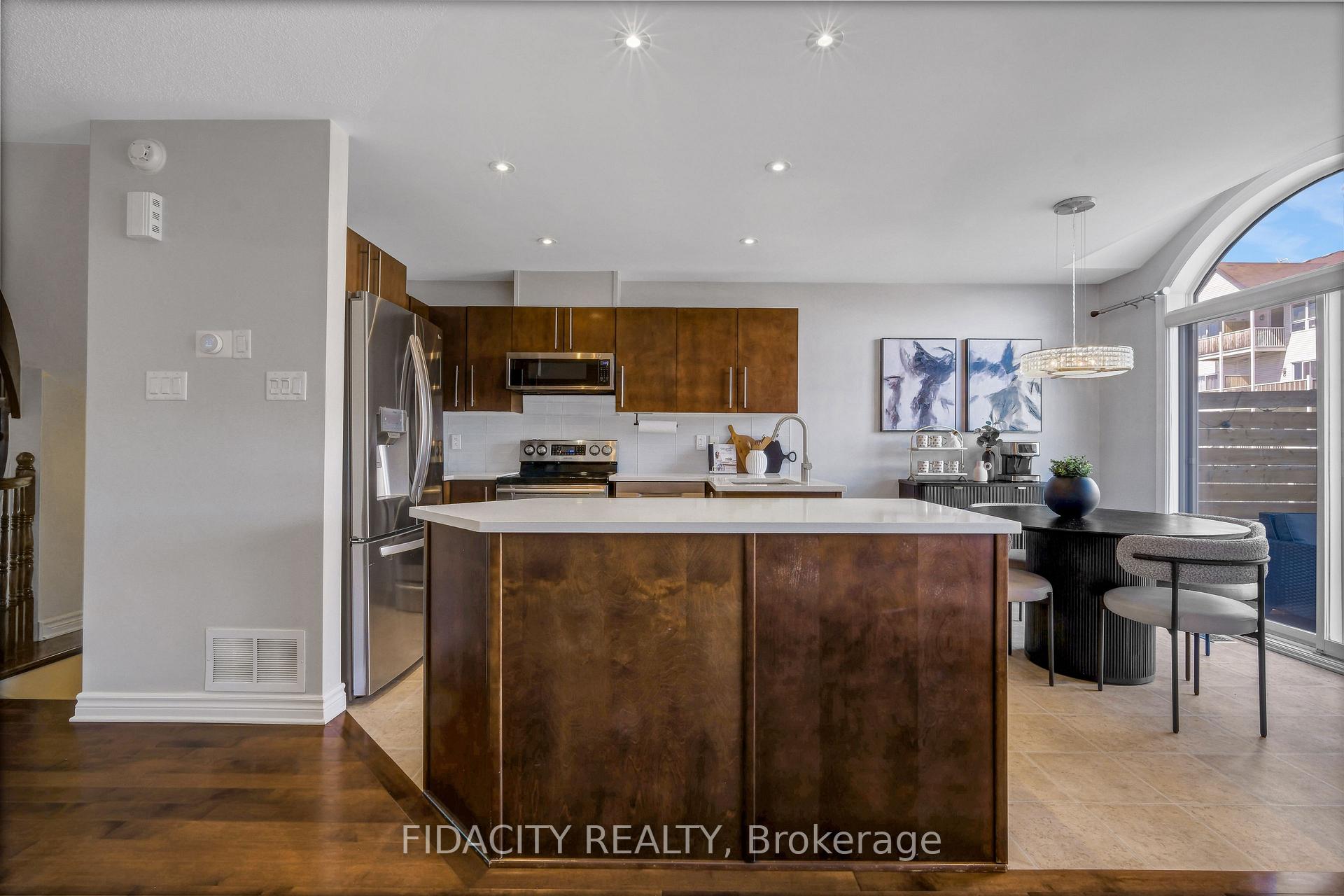 Photo 10 of 380 Goldenbrook Way, Ottawa, Avalon East — HOMEH