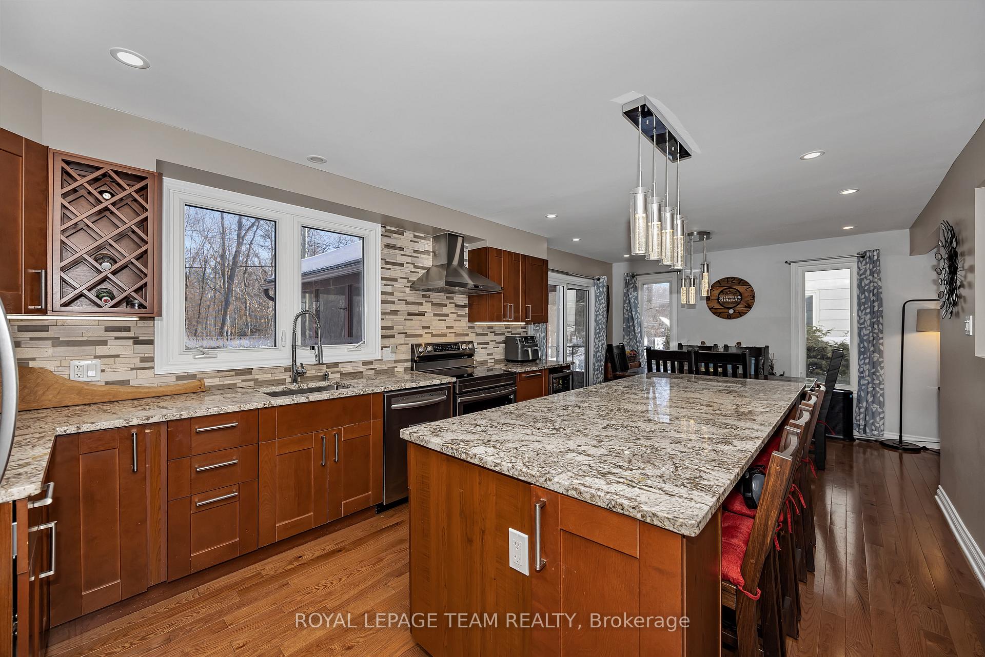 Photo 7 of 55 Coldstream Drive, Ottawa, Munster — HOMEH