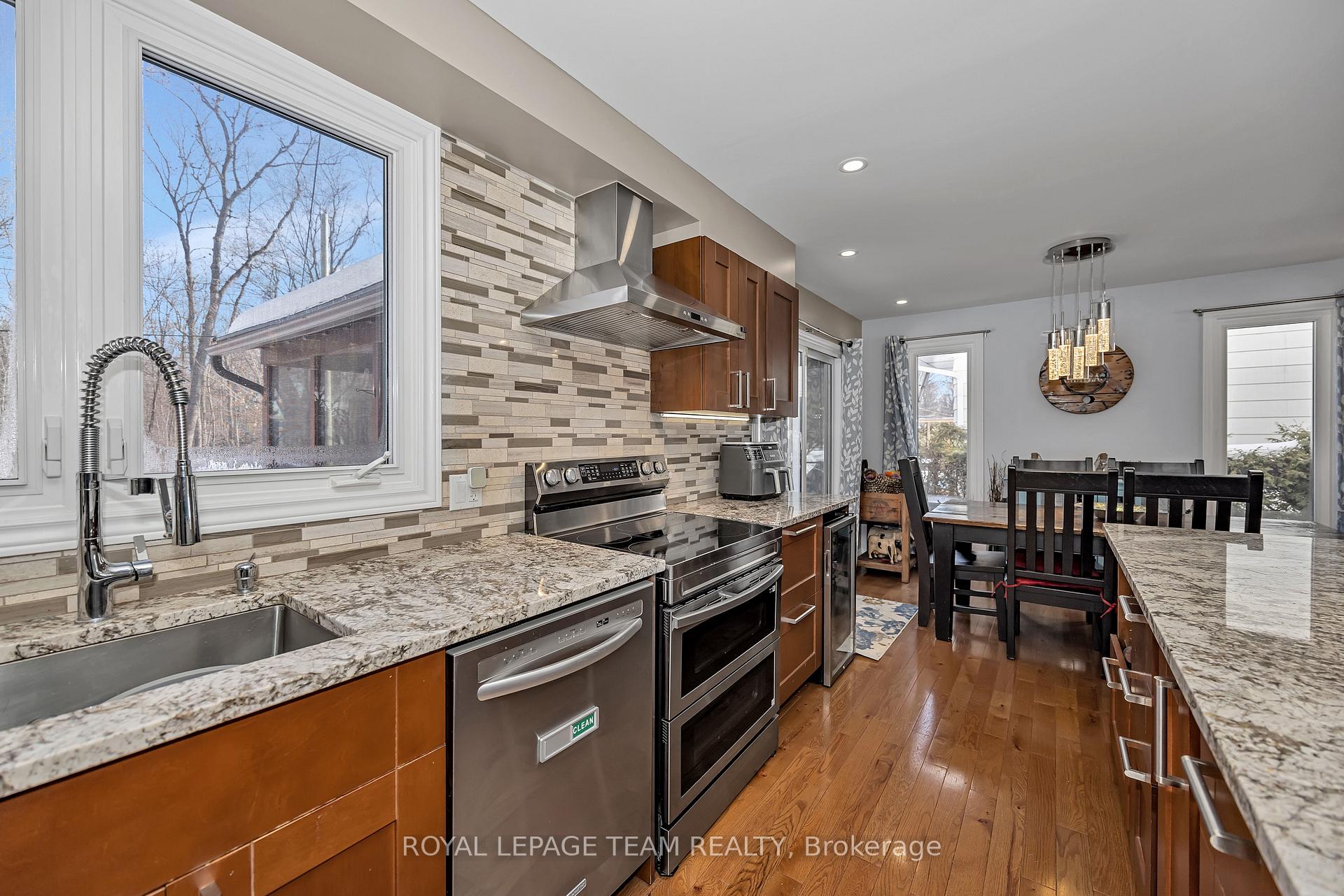 Photo 10 of 55 Coldstream Drive, Ottawa, Munster — HOMEH
