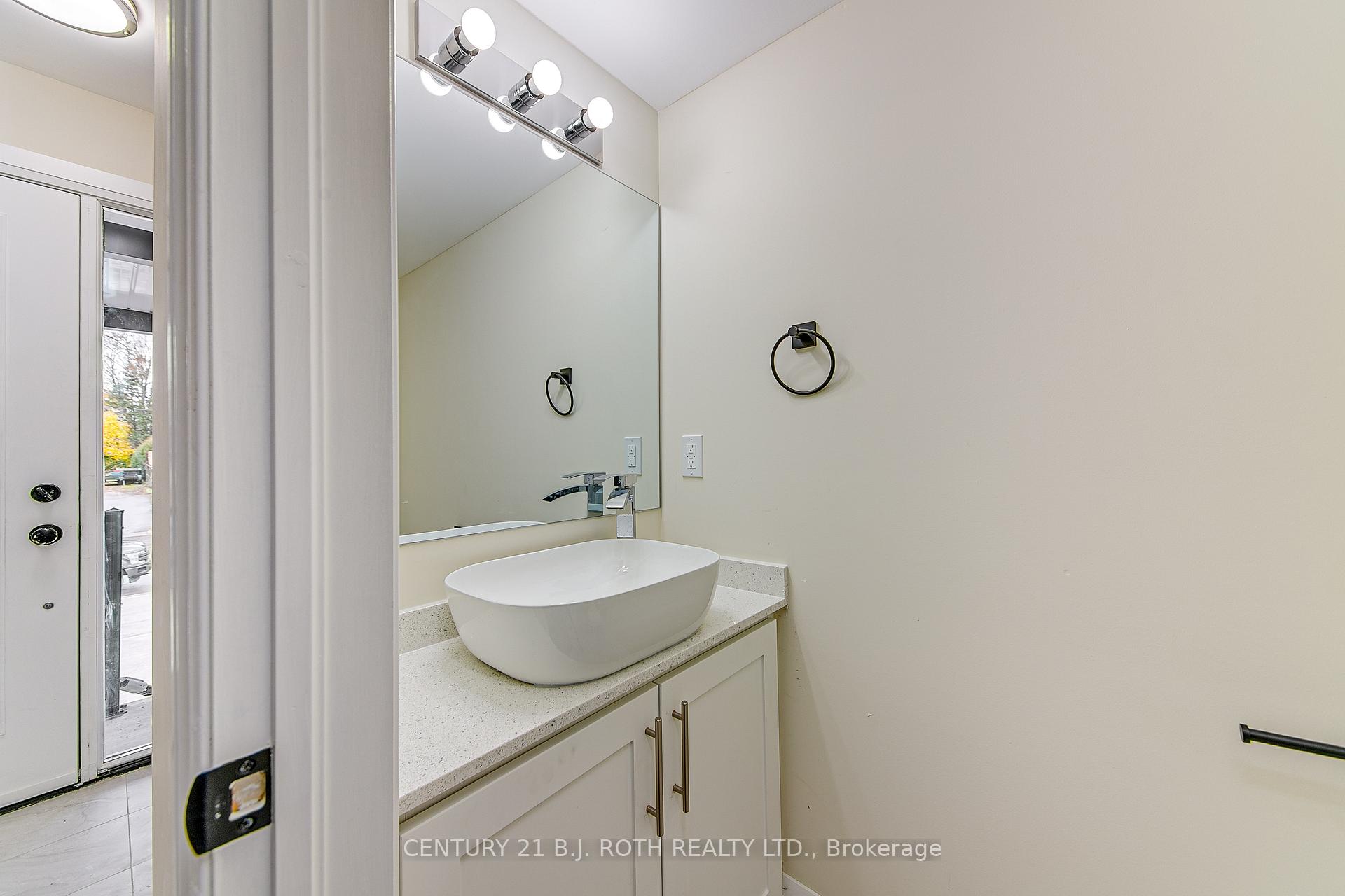 Photo 4 of Unit 6, 98 Peel Street, Barrie, Wellington — HOMEH