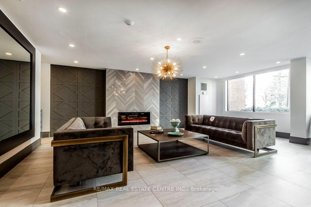 Photo 5 of 1270 Maple Crossing Blvd, Burlington, Brant — HOMEH