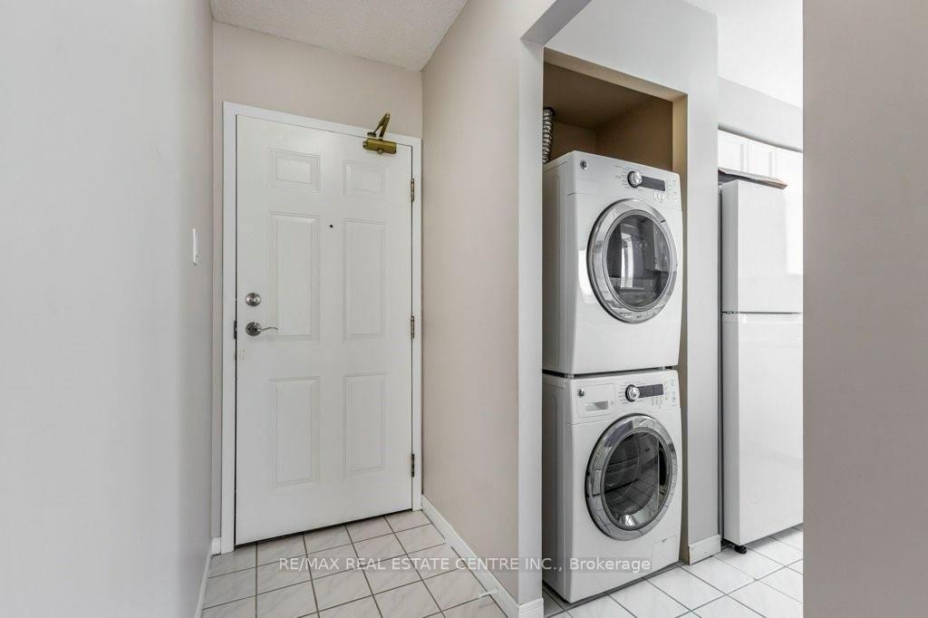 Photo 9 of 1270 Maple Crossing Blvd, Burlington, Brant — HOMEH