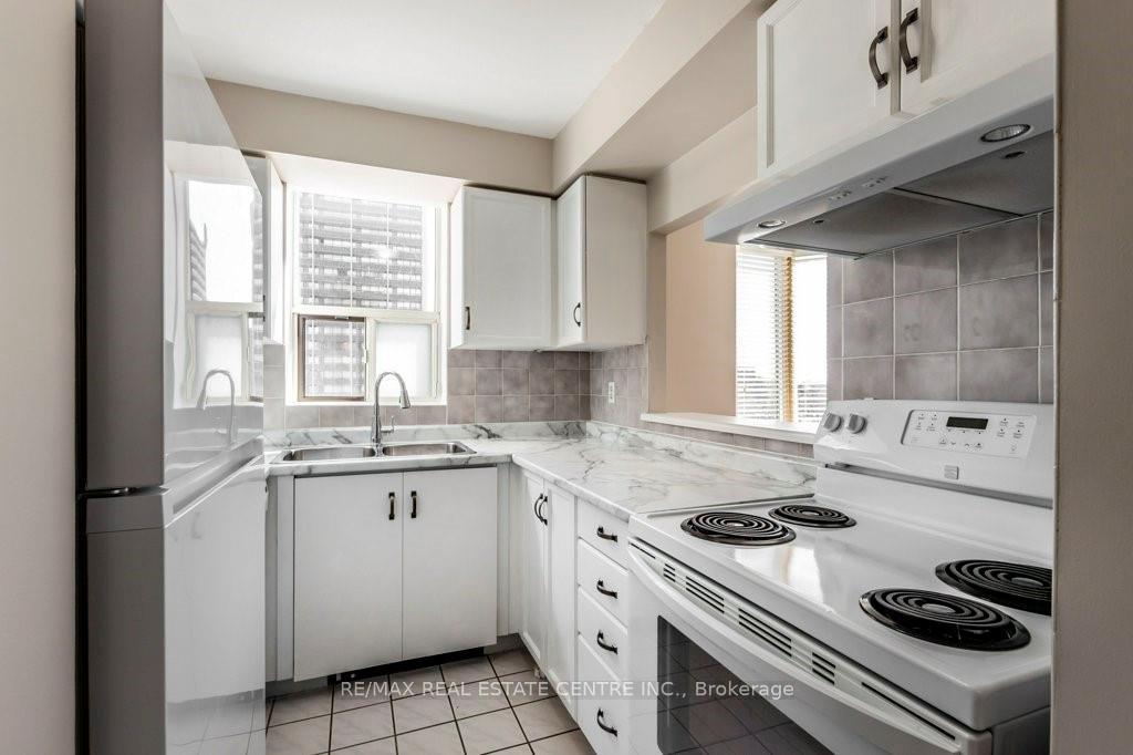 Photo 10 of 1270 Maple Crossing Blvd, Burlington, Brant — HOMEH