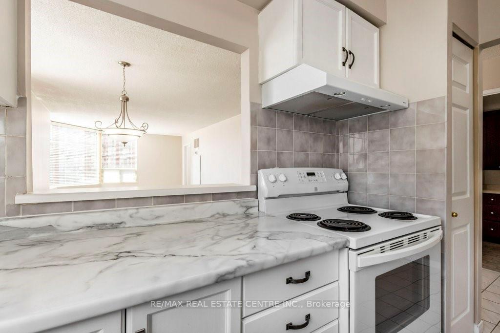 Photo 12 of 1270 Maple Crossing Blvd, Burlington, Brant — HOMEH