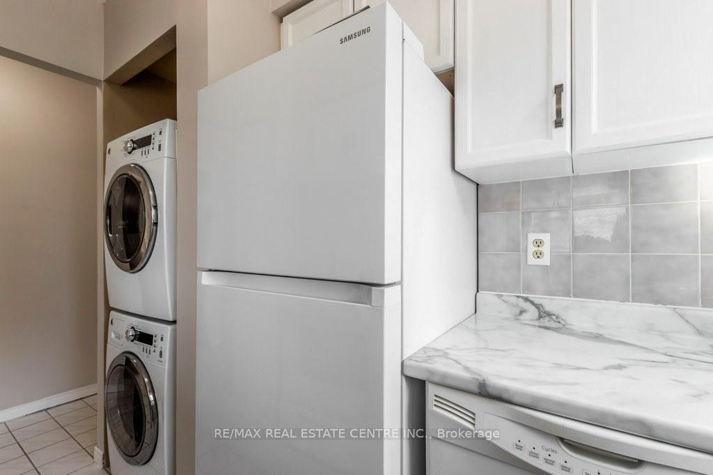 Photo 13 of 1270 Maple Crossing Blvd, Burlington, Brant — HOMEH