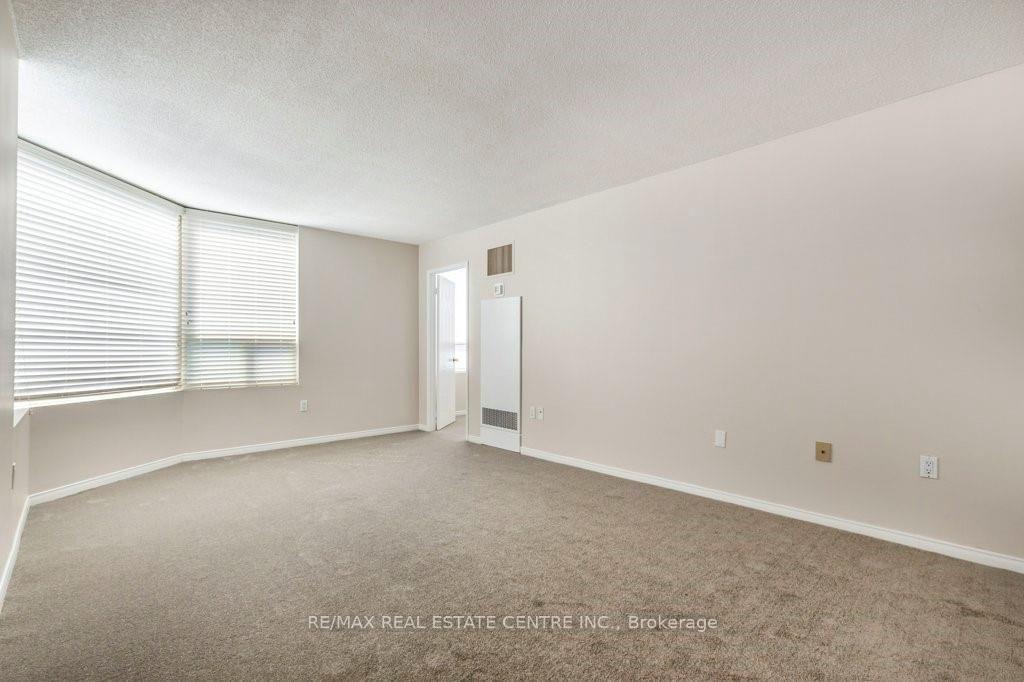 Photo 17 of 1270 Maple Crossing Blvd, Burlington, Brant — HOMEH