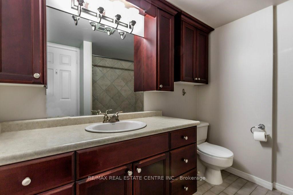 Photo 25 of 1270 Maple Crossing Blvd, Burlington, Brant — HOMEH