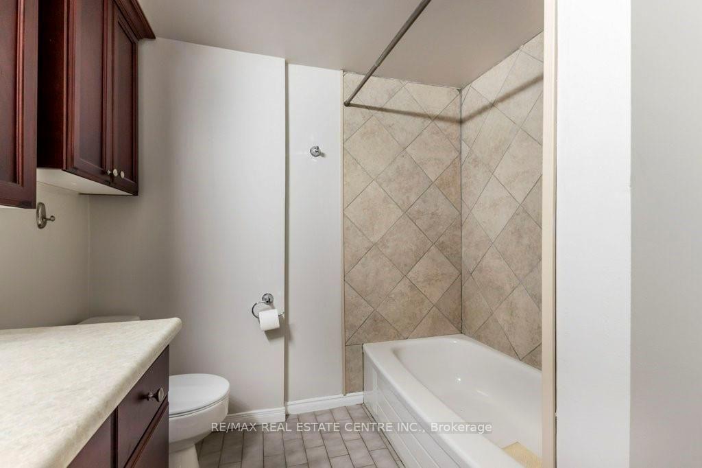 Photo 26 of 1270 Maple Crossing Blvd, Burlington, Brant — HOMEH