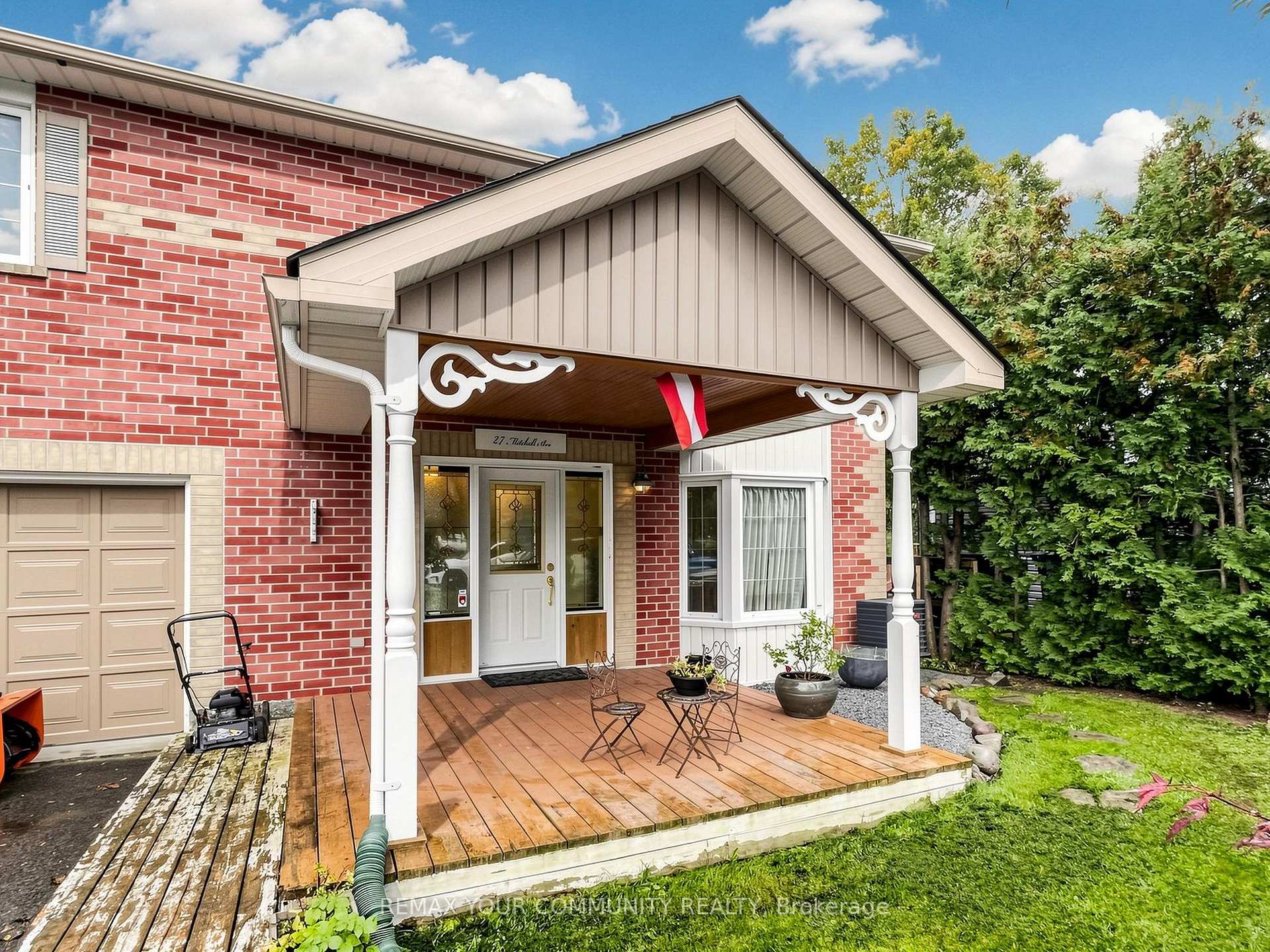Photo 3 of 27 Mitchell Avenue, Whitchurch-Stouffville, Rural Whitchurch-Stouffville — HOMEH