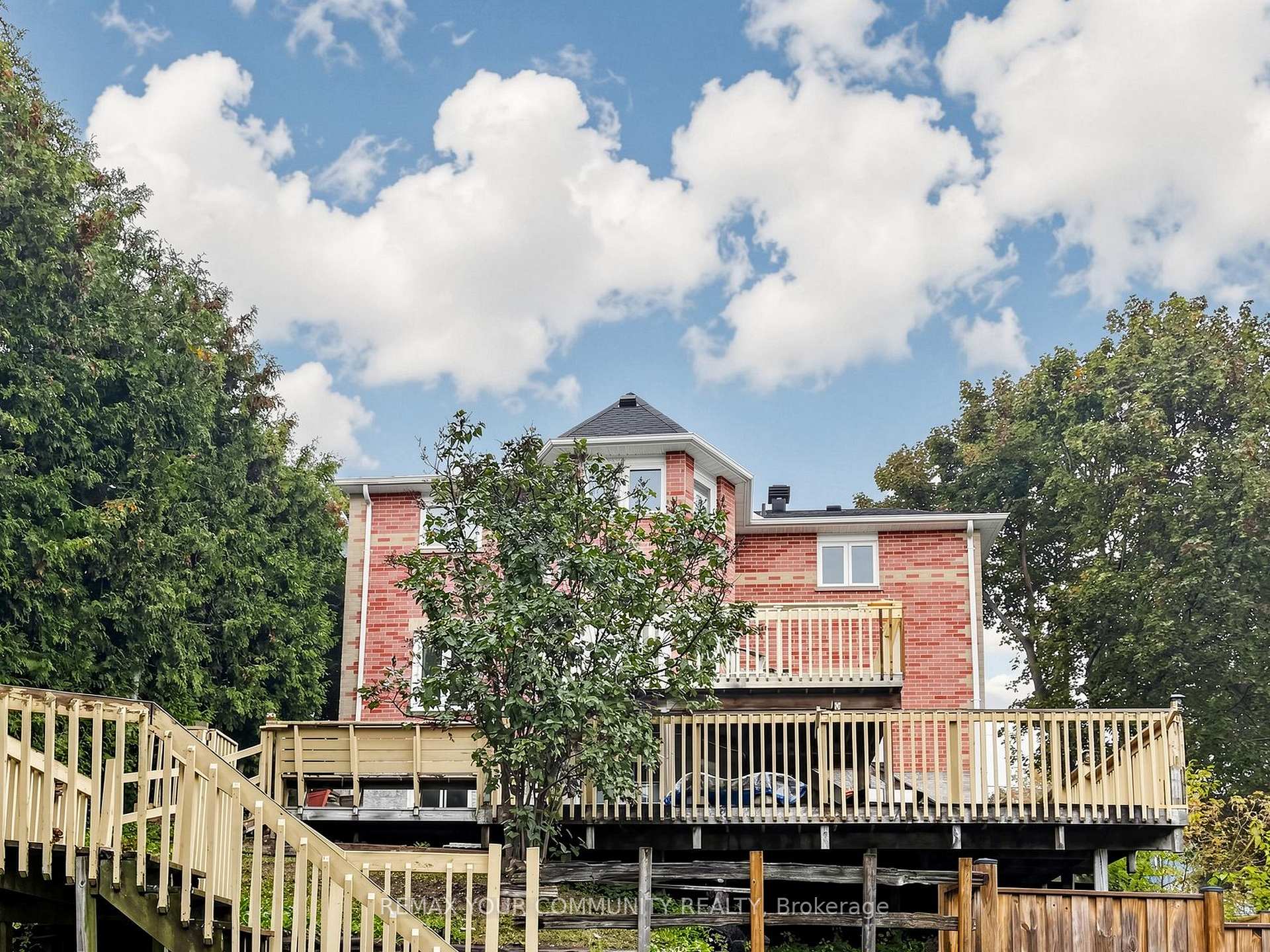 Photo 4 of 27 Mitchell Avenue, Whitchurch-Stouffville, Rural Whitchurch-Stouffville — HOMEH