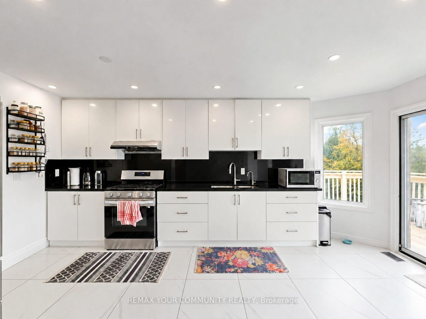 Photo 5 of 27 Mitchell Avenue, Whitchurch-Stouffville, Rural Whitchurch-Stouffville — HOMEH