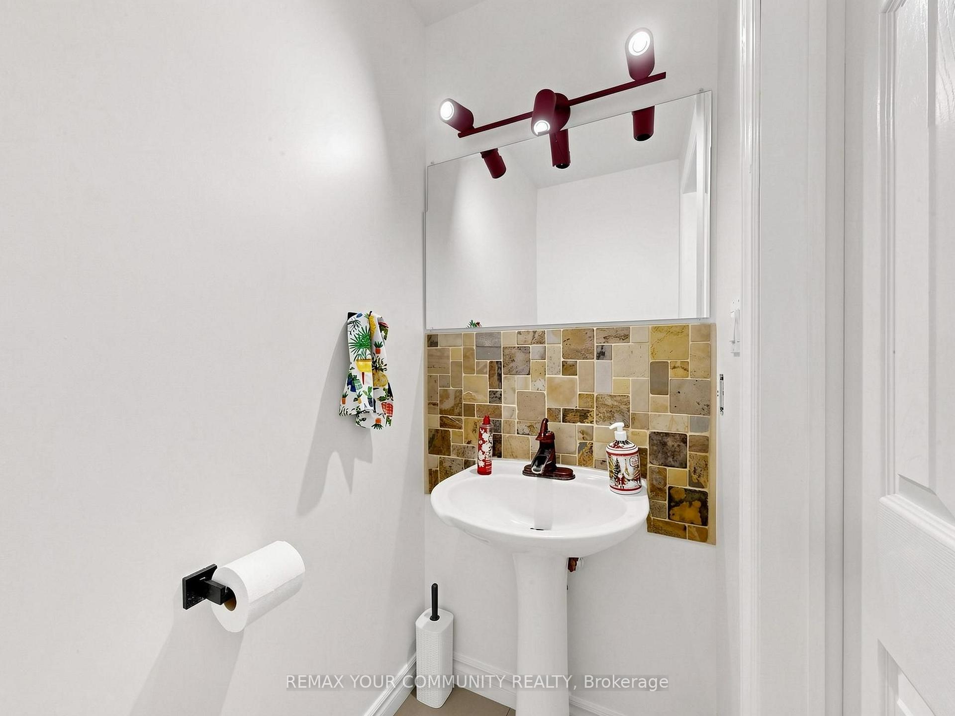Photo 15 of 27 Mitchell Avenue, Whitchurch-Stouffville, Rural Whitchurch-Stouffville — HOMEH