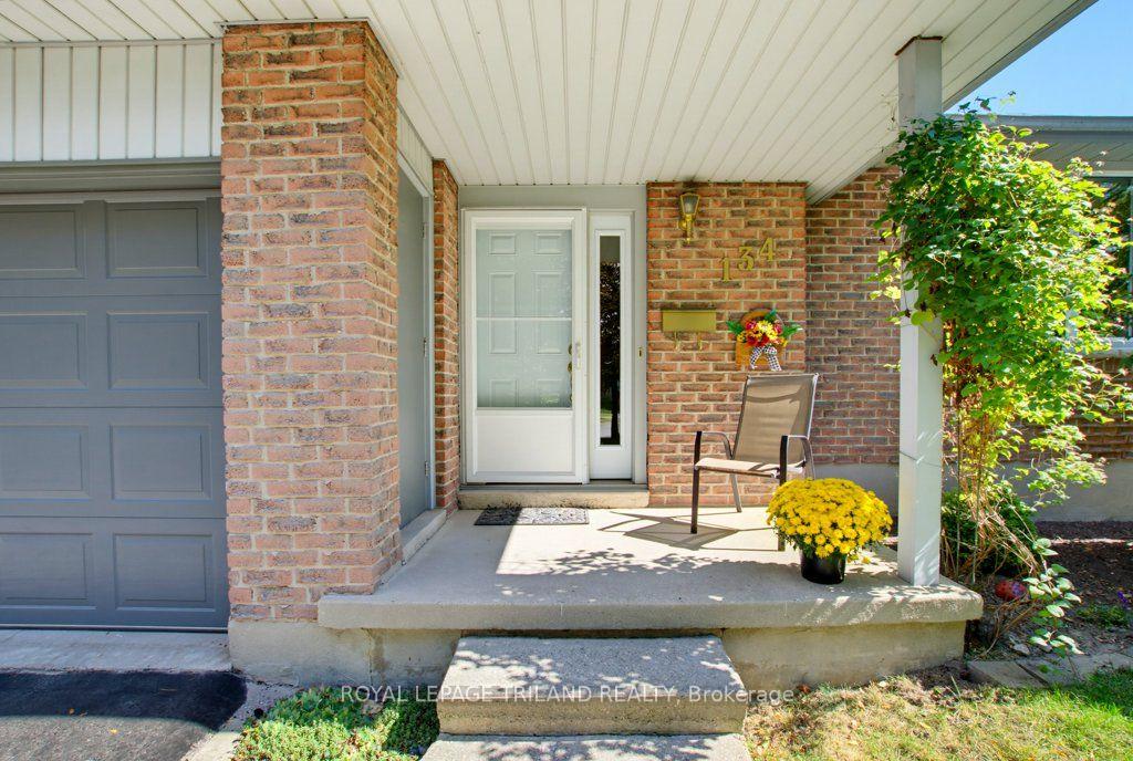 Photo 5 of 134 St Lawrence Boulevard, London, South O — HOMEH