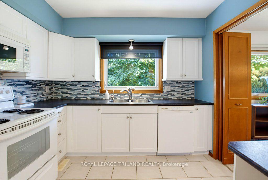 Photo 21 of 134 St Lawrence Boulevard, London, South O — HOMEH