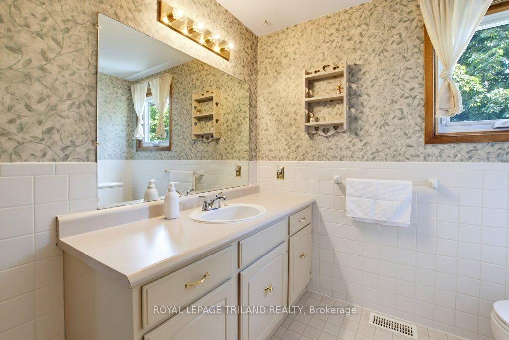 Photo 27 of 134 St Lawrence Boulevard, London, South O — HOMEH