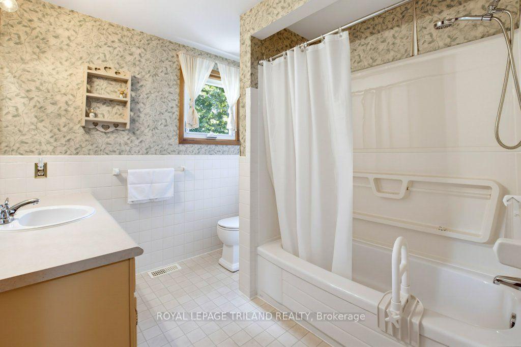 Photo 28 of 134 St Lawrence Boulevard, London, South O — HOMEH