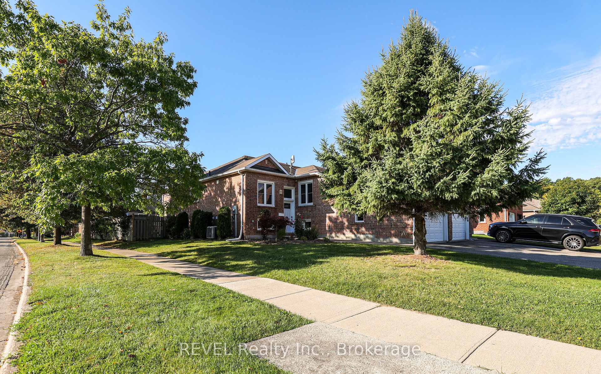 Photo 4 of 3 Jackson Court W, Welland, N. Welland — HOMEH