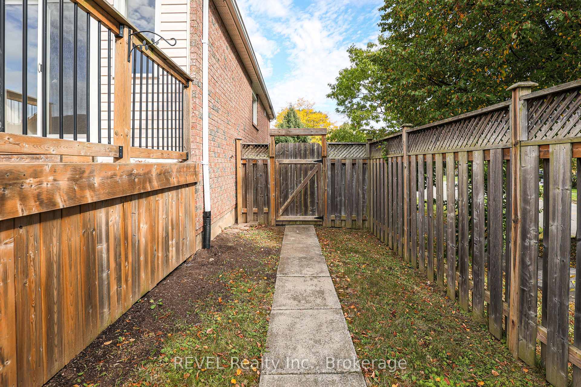 Photo 11 of 3 Jackson Court W, Welland, N. Welland — HOMEH