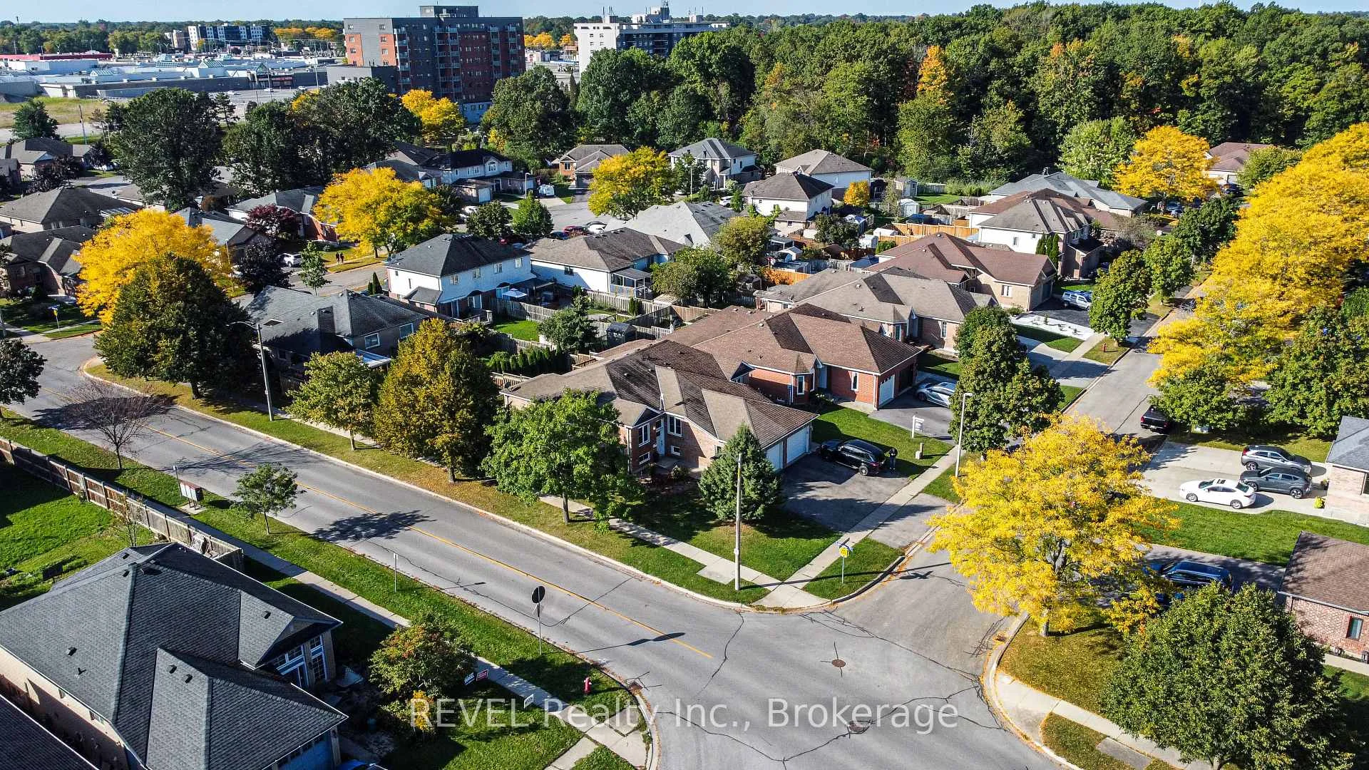 Photo 5 of 3 Jackson Court W, Welland, N. Welland — HOMEH