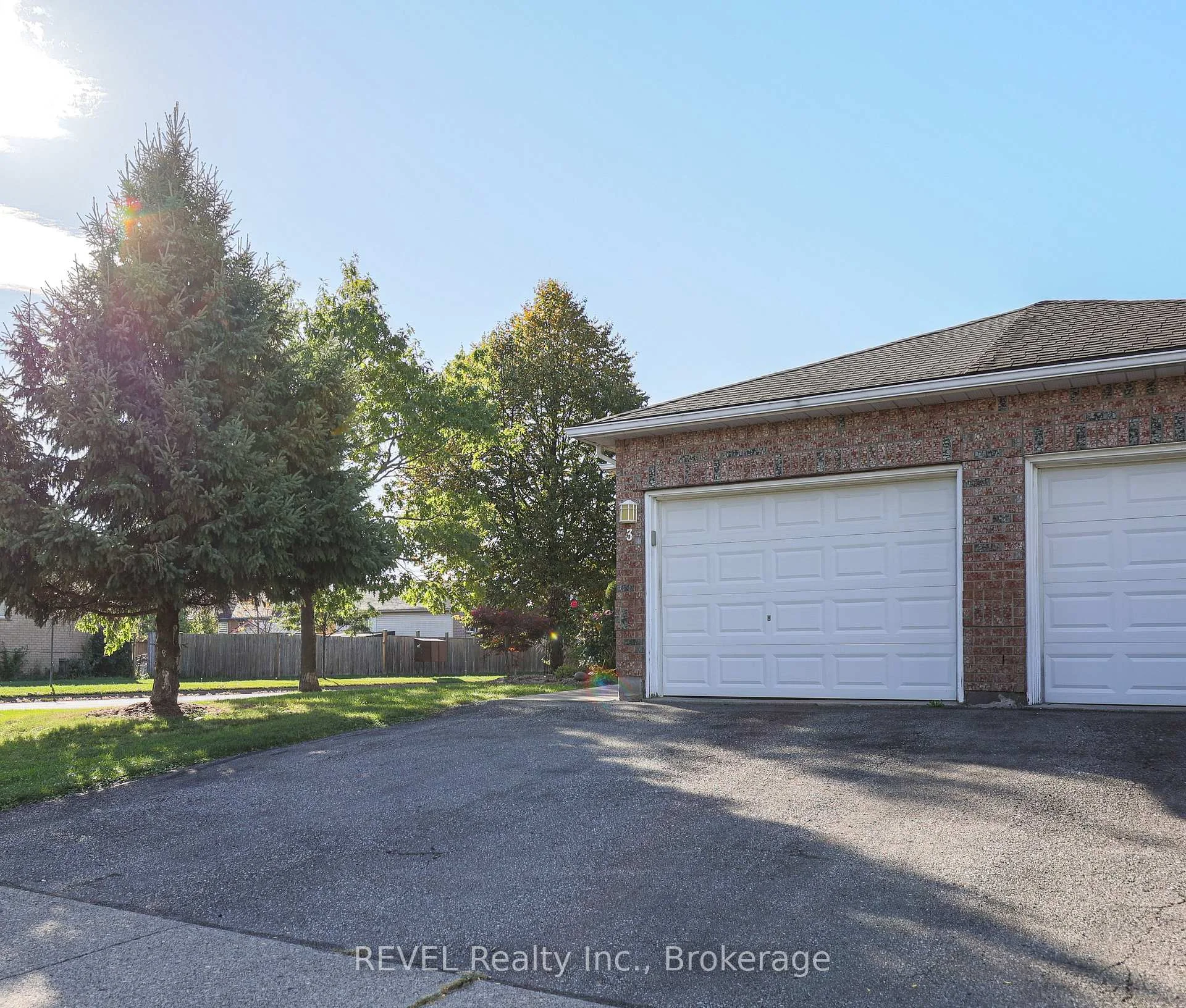 Photo 6 of 3 Jackson Court W, Welland, N. Welland — HOMEH