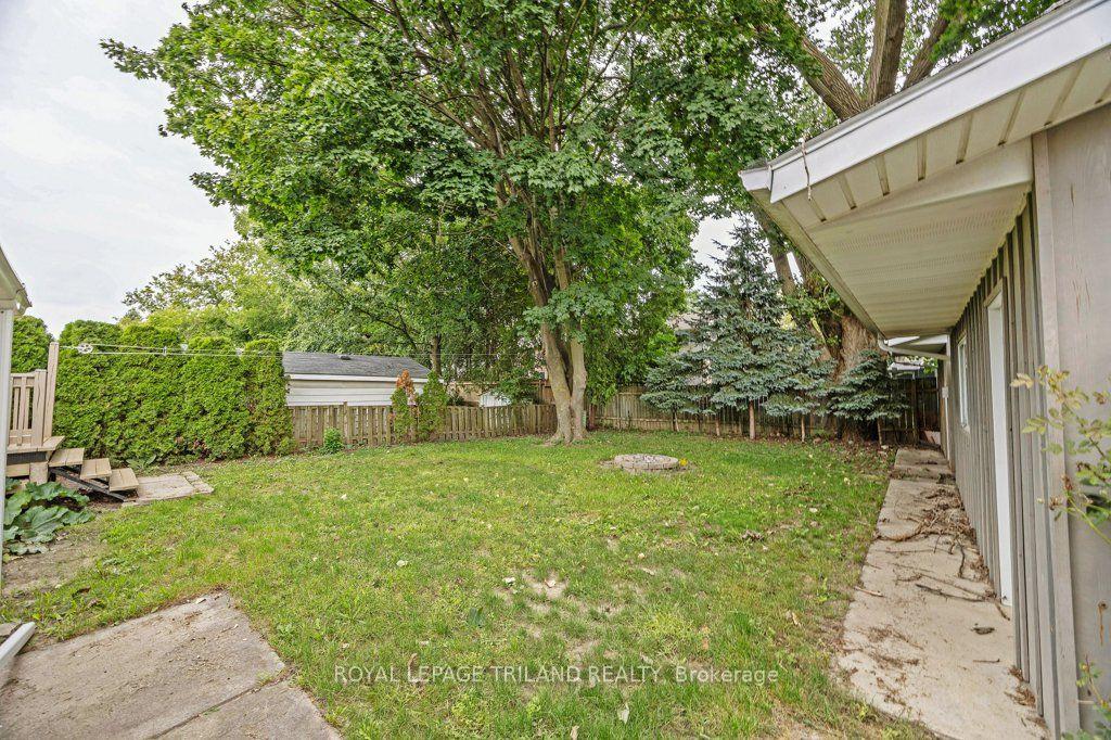 Photo 4 of 1245 Victoria Drive, London, East C — HOMEH