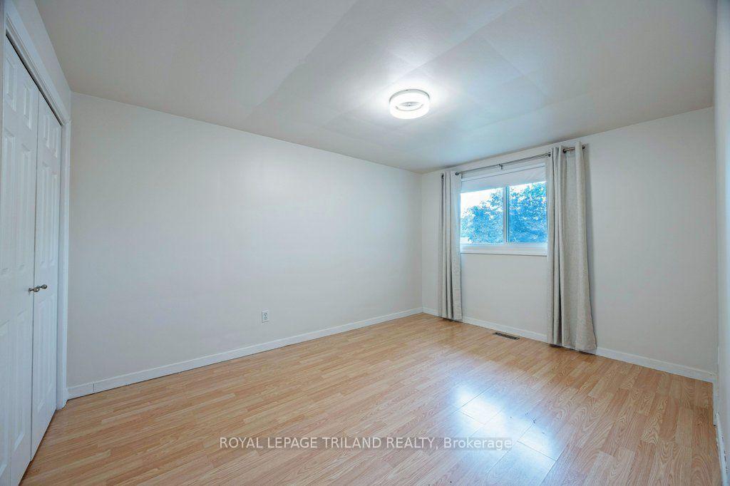 Photo 8 of 1245 Victoria Drive, London, East C — HOMEH