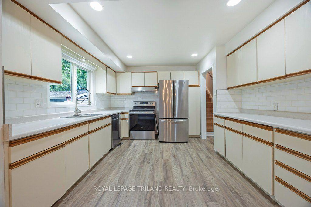 Photo 10 of 1245 Victoria Drive, London, East C — HOMEH